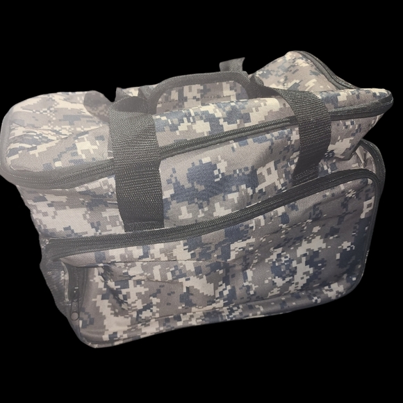 New Digital Camo 30 Can Cooler with Shoulder Strap - Picture 1 of 6